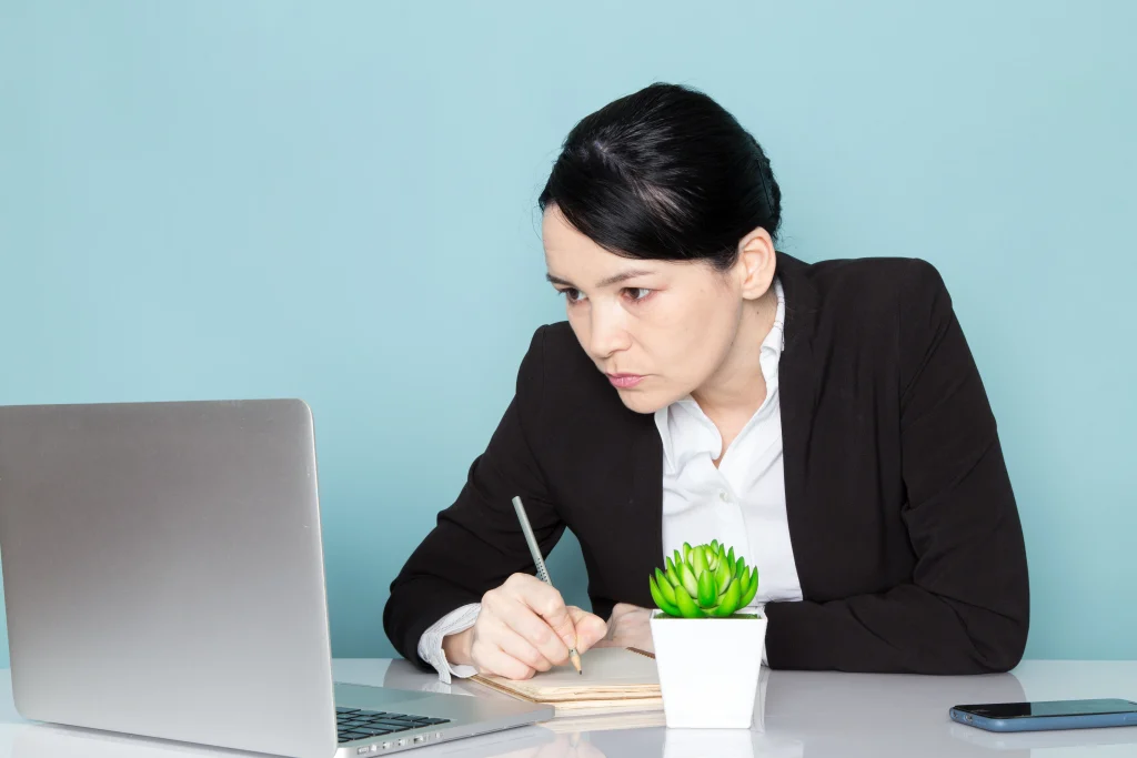 businesswoman-her-office-desk